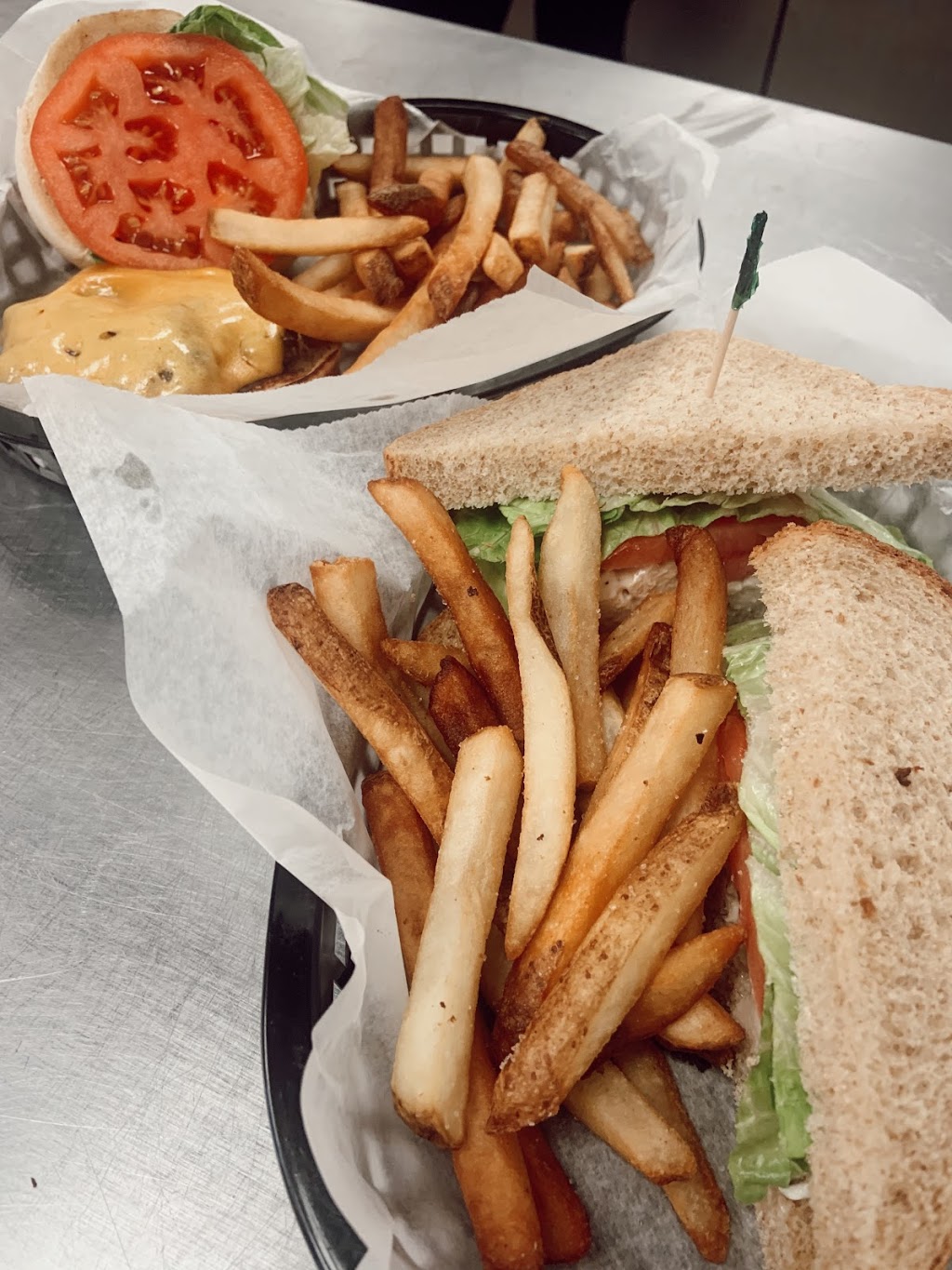 Mandys Diner | restaurant | 819 Saginaw St, Bay City, MI 48708, USA | 9893161281 OR +1 989-316-1281