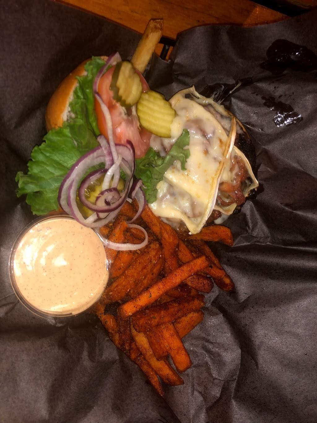 Crazy Horse Sports Bar & Grill | restaurant | 1101 Horseshoe Valley Rd W, Barrie, ON L4M 4Y8, Canada | 7058352790 OR +1 705-835-2790