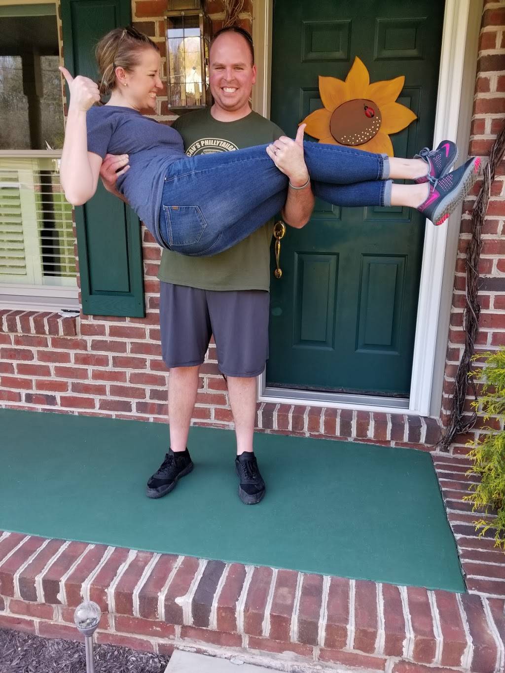 Jim & Nenas Pizzeria | restaurant | 3 S Main St, York New Salem, PA 17371, USA | 7177923078 OR +1 717-792-3078