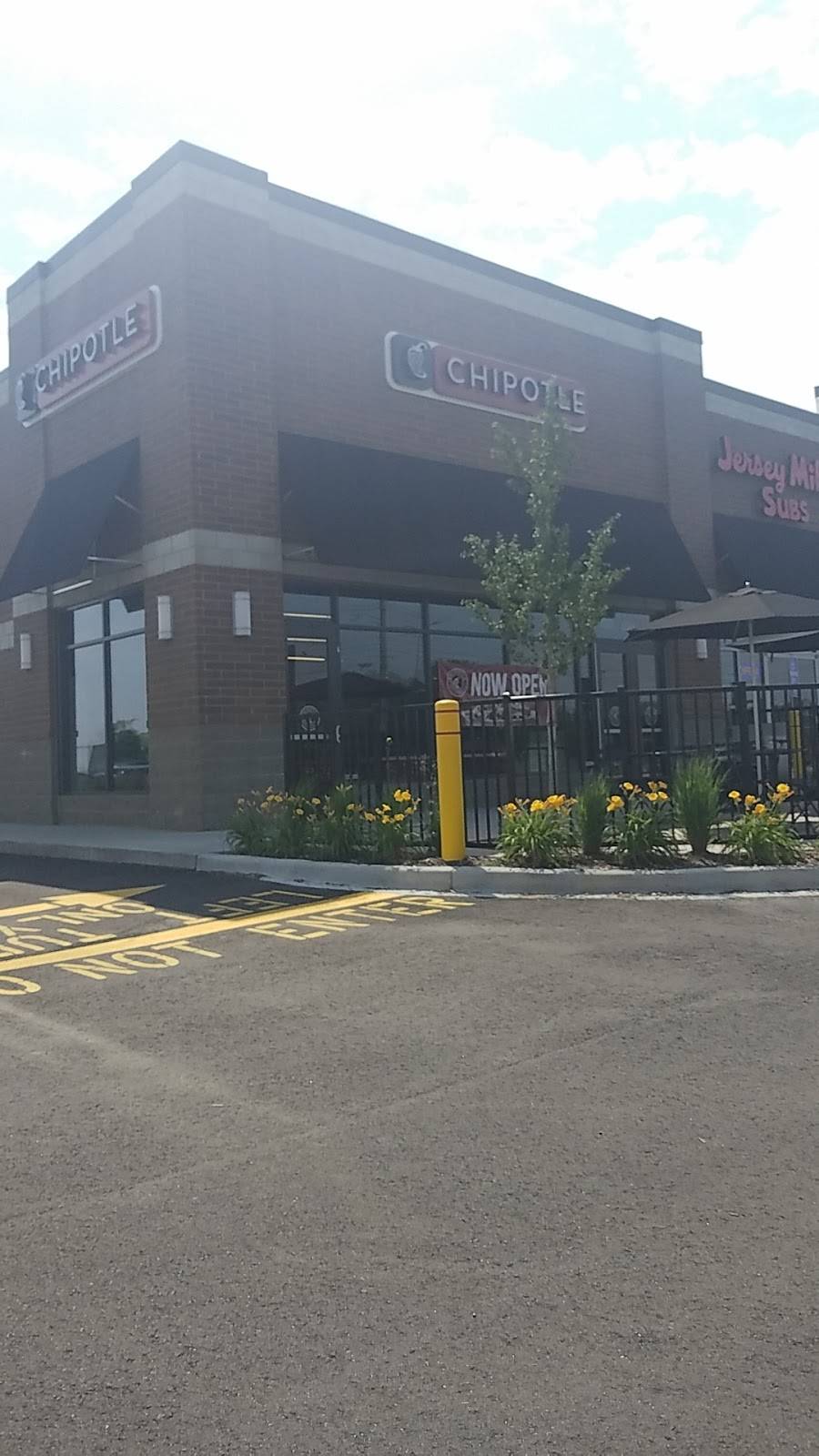 Chipotle Mexican Grill | restaurant | 35394 Van Dyke Ave, Sterling Heights, MI 48312, USA | 5867952928 OR +1 586-795-2928