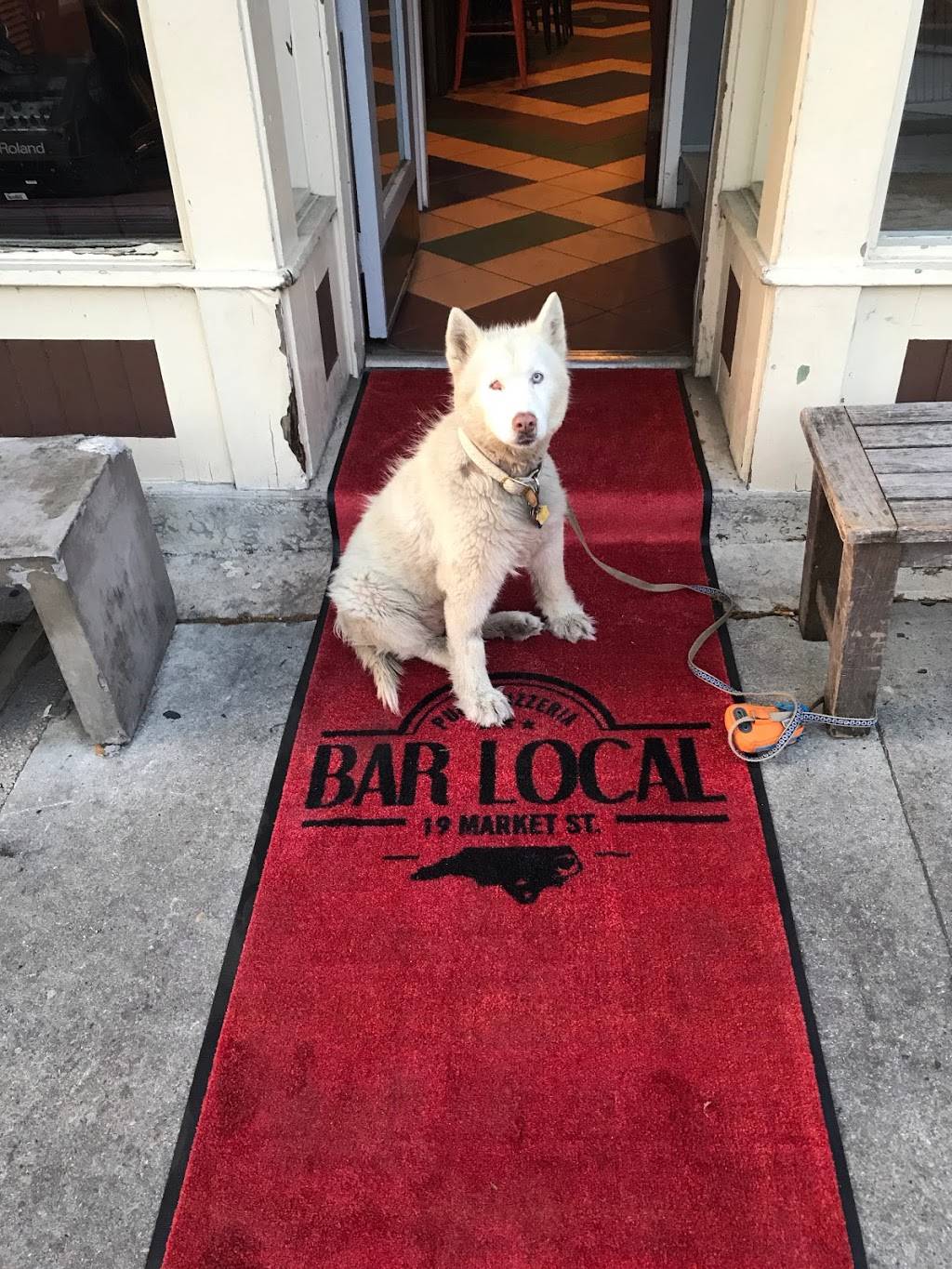 Bar Local Pub & Pizzeria | restaurant | 19 Market St, Wilmington, NC 28401, USA | 9108335799 OR +1 910-833-5799