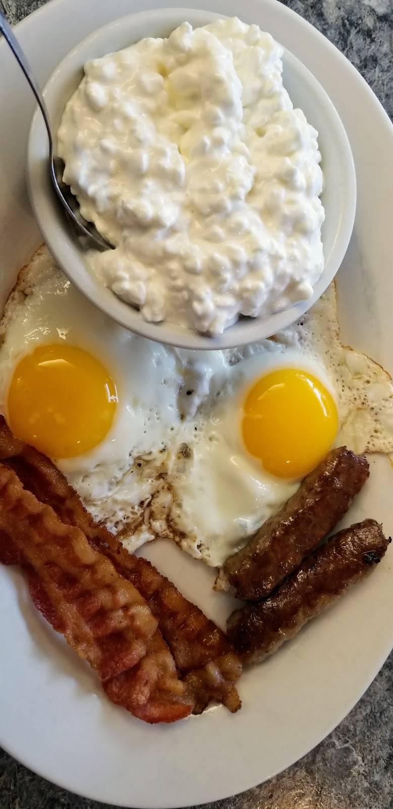 Dennys Pantry | restaurant | 469 Bernardston Rd, Greenfield, MA 01301, USA | 4137733345 OR +1 413-773-3345