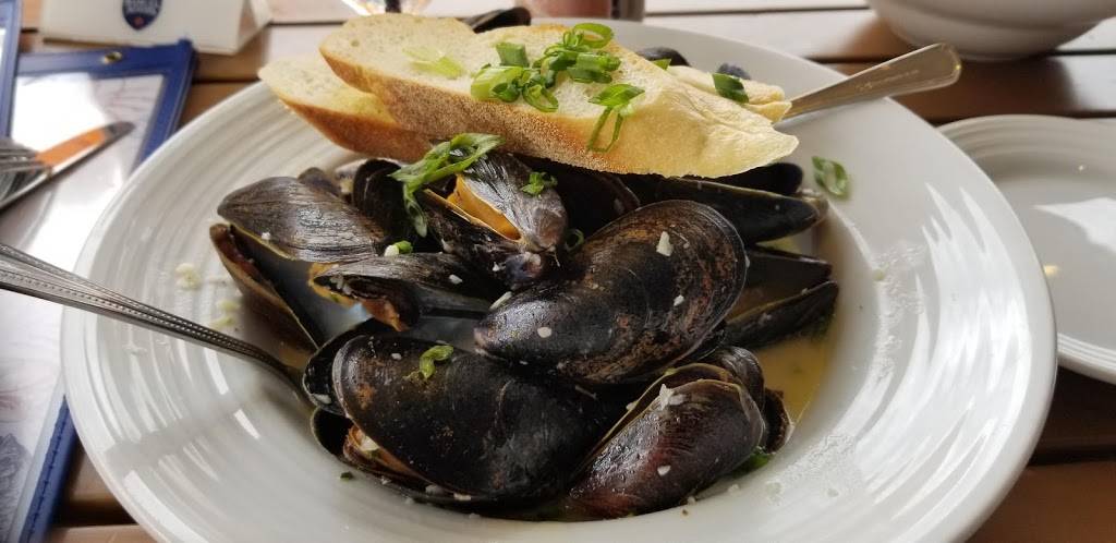 Izzys Fish & Oyster | restaurant | 2282 First St, Fort Myers, FL 33901, USA | 2393374999 OR +1 239-337-4999