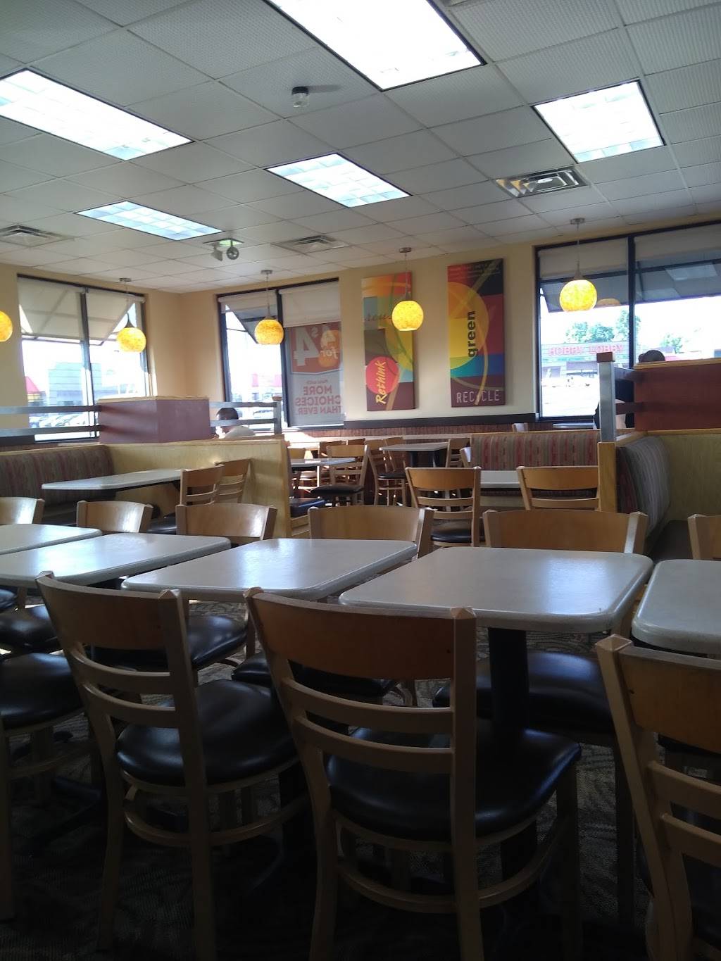 Wendys | restaurant | 11961 Paul Mayer Ave, Bridgeton, MO 63044, USA | 3147394134 OR +1 314-739-4134