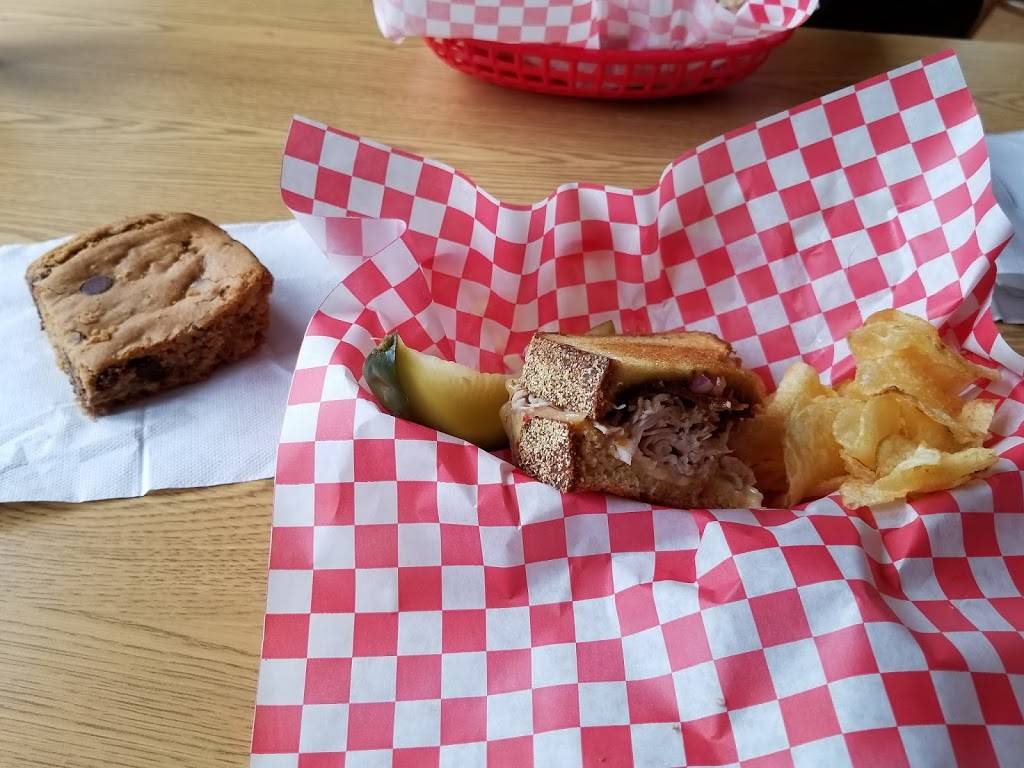 The Hungry Pelican | restaurant | 205 Budleigh St, Manteo, NC 27954, USA | 2524739303 OR +1 252-473-9303