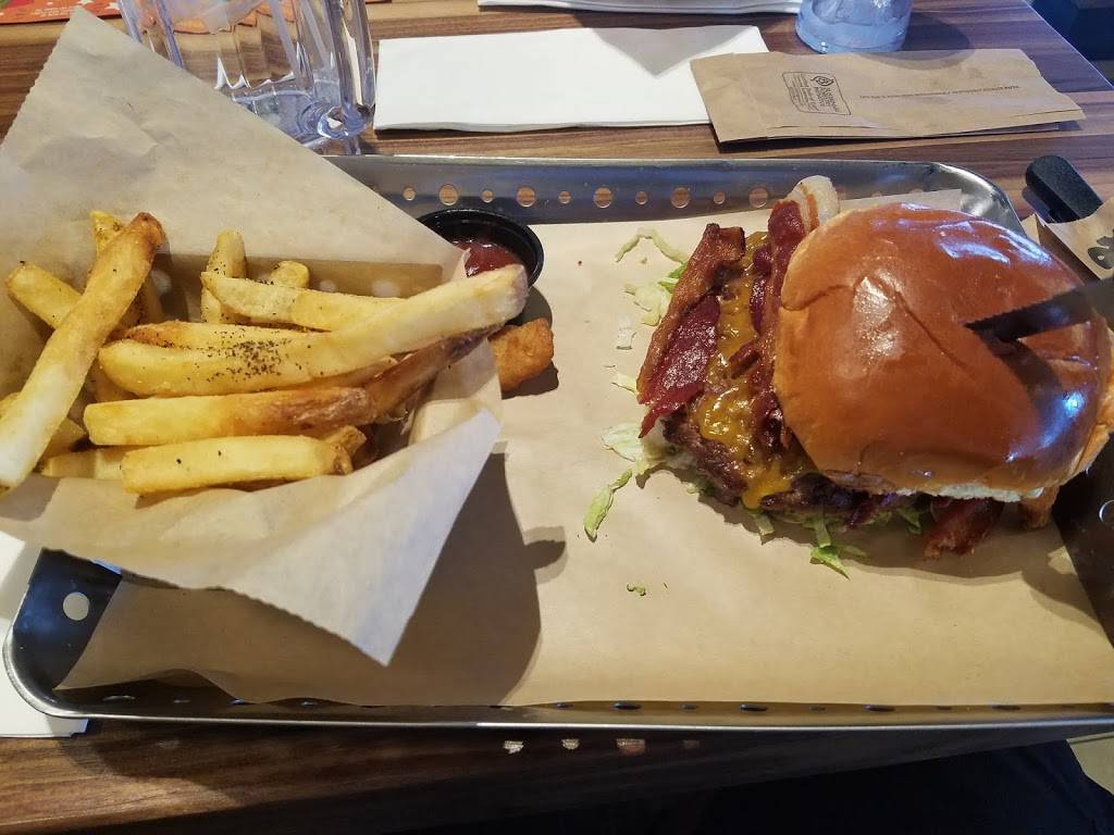 Chilis Grill & Bar | restaurant | 1156 N Canyon Creek Pkwy, Spanish Fork, UT 84660, USA | 8019978446 OR +1 801-997-8446