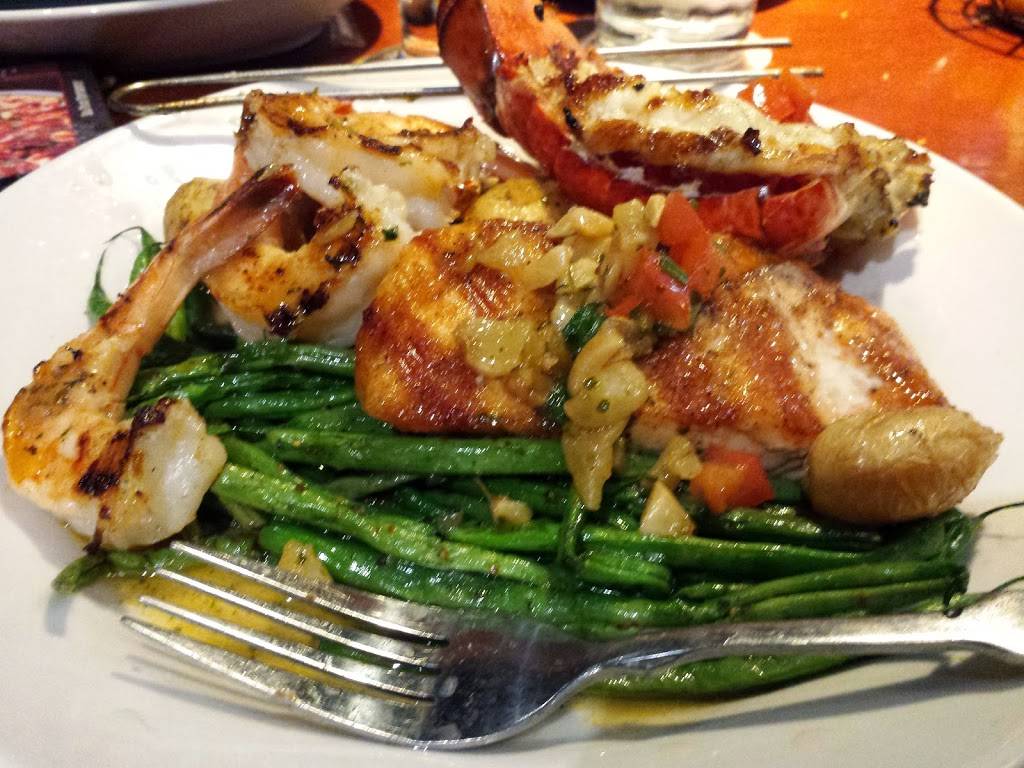 Red Lobster | restaurant | 2011 SW Wanamaker Rd, Topeka, KS 66604, USA | 7852717302 OR +1 785-271-7302