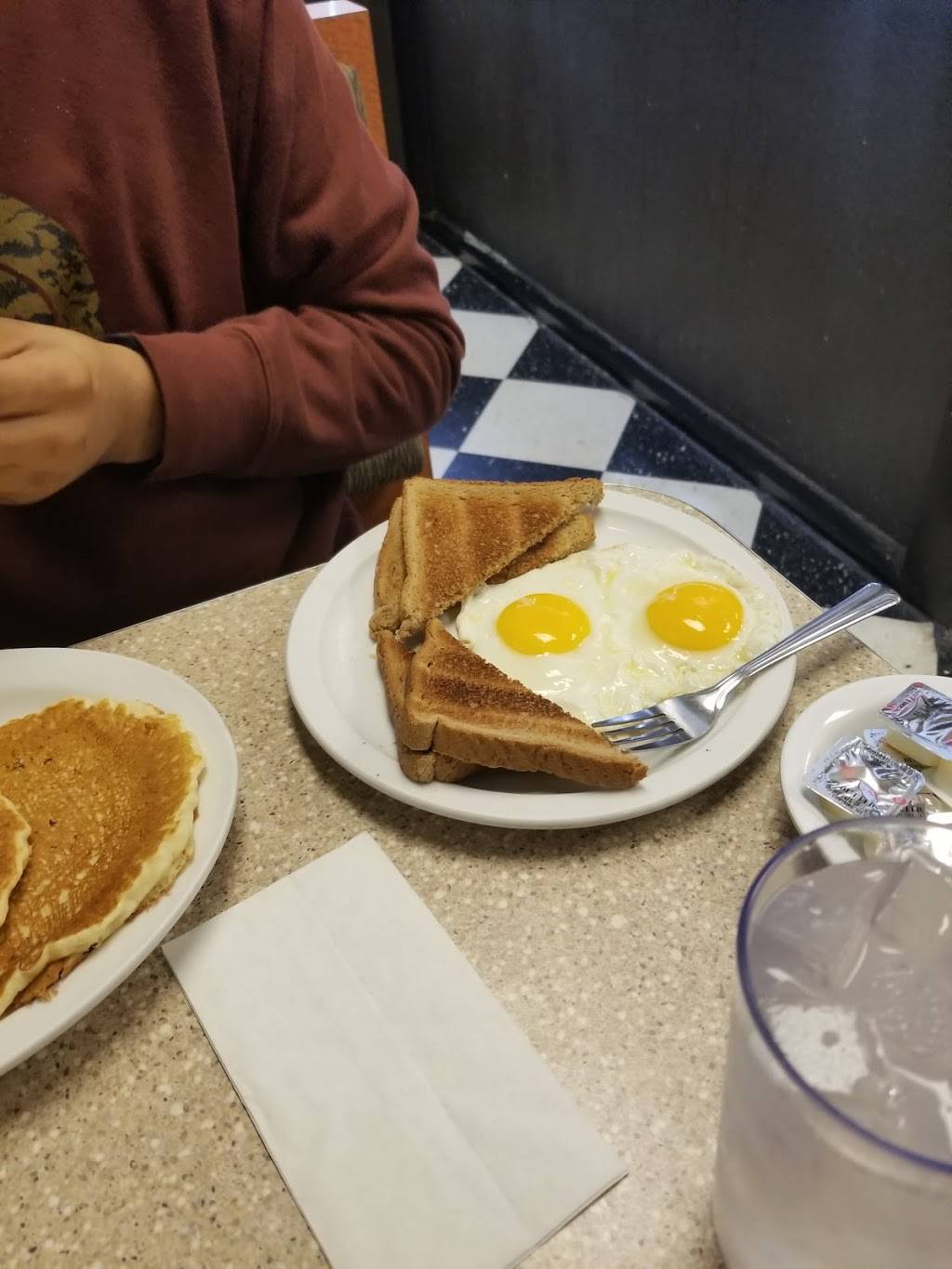 Marks Midtown Coney Island | restaurant | 529 E Michigan Ave, Saline, MI 48176, USA | 7344291755 OR +1 734-429-1755