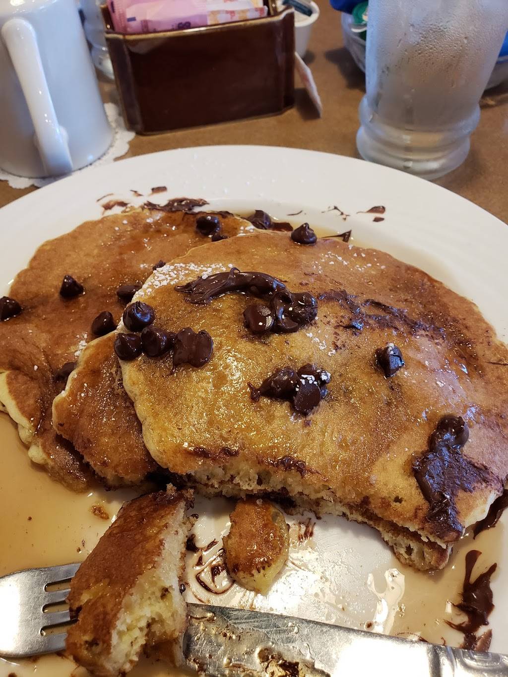 Danbys Station | restaurant | 750 Roosevelt Rd, Glen Ellyn, IL 60137, USA | 6307903268 OR +1 630-790-3268