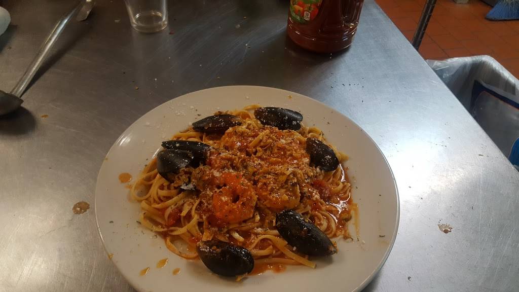 Manninos Pizzeria | restaurant | 903 N Charlotte St, Pottstown, PA 19464, USA | 4846245259 OR +1 484-624-5259