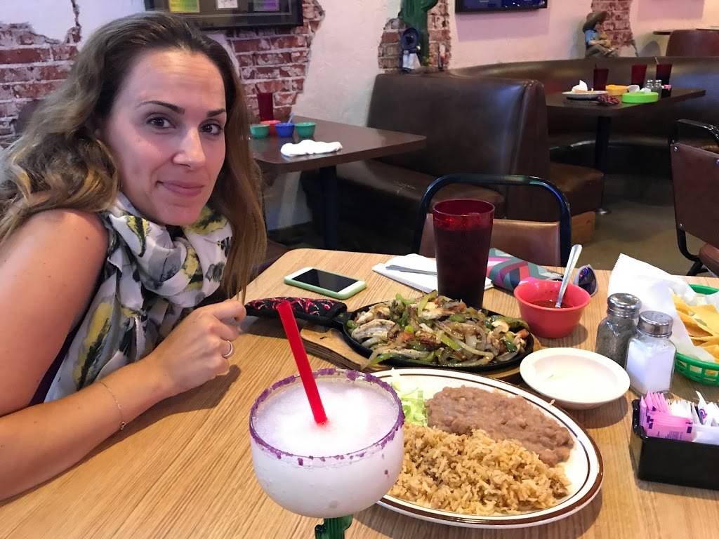 Chinas Alley | restaurant | 170 N Sweetbriar Ave, Lindsay, CA 93247, USA | 5595624899 OR +1 559-562-4899