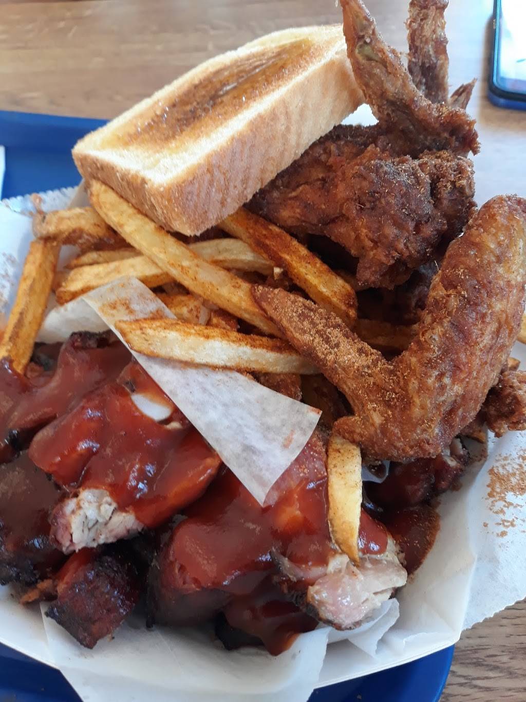 Hickory Hut | restaurant | 647 University Ave W, St Paul, MN 55104, USA | 6512249464 OR +1 651-224-9464