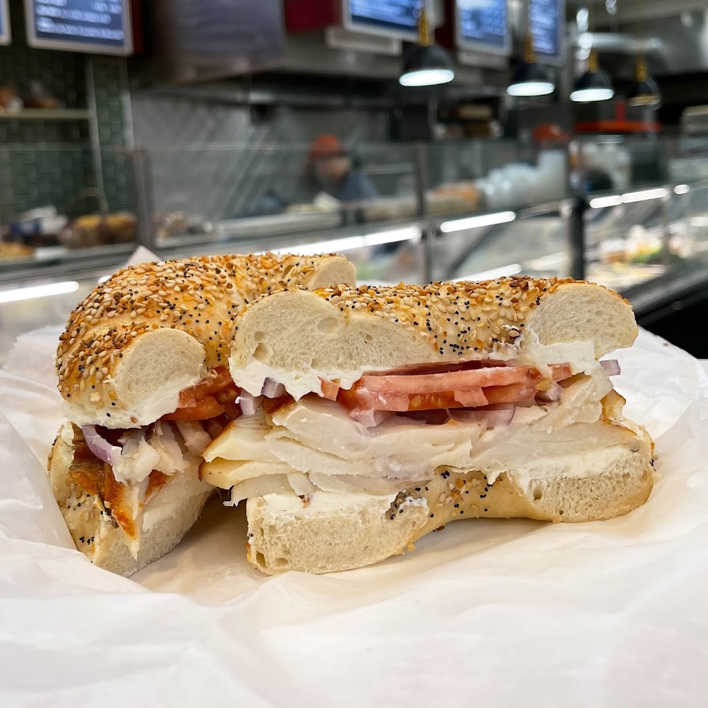 Broad Nosh Bagels | restaurant | 2350 Broadway, New York, NY 10024, USA | 2126000933 OR +1 212-600-0933