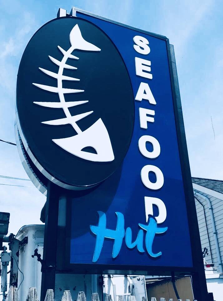 Seafood Hut | restaurant | 2 S Main St, Acushnet, MA 02743, USA | 5089939355 OR +1 508-993-9355
