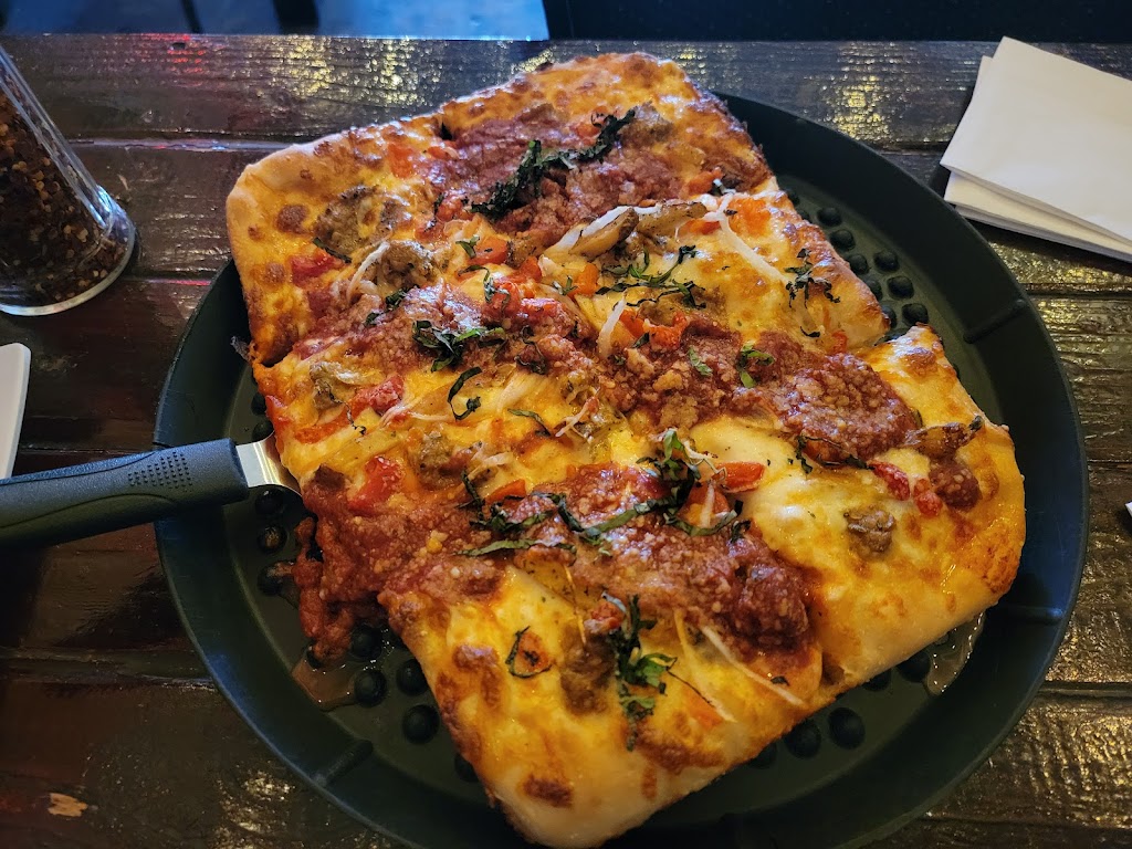 Naked City Pizza Paradise | restaurant | 4608 Paradise Rd, Las Vegas, NV 89169, USA | 7027222241 OR +1 702-722-2241