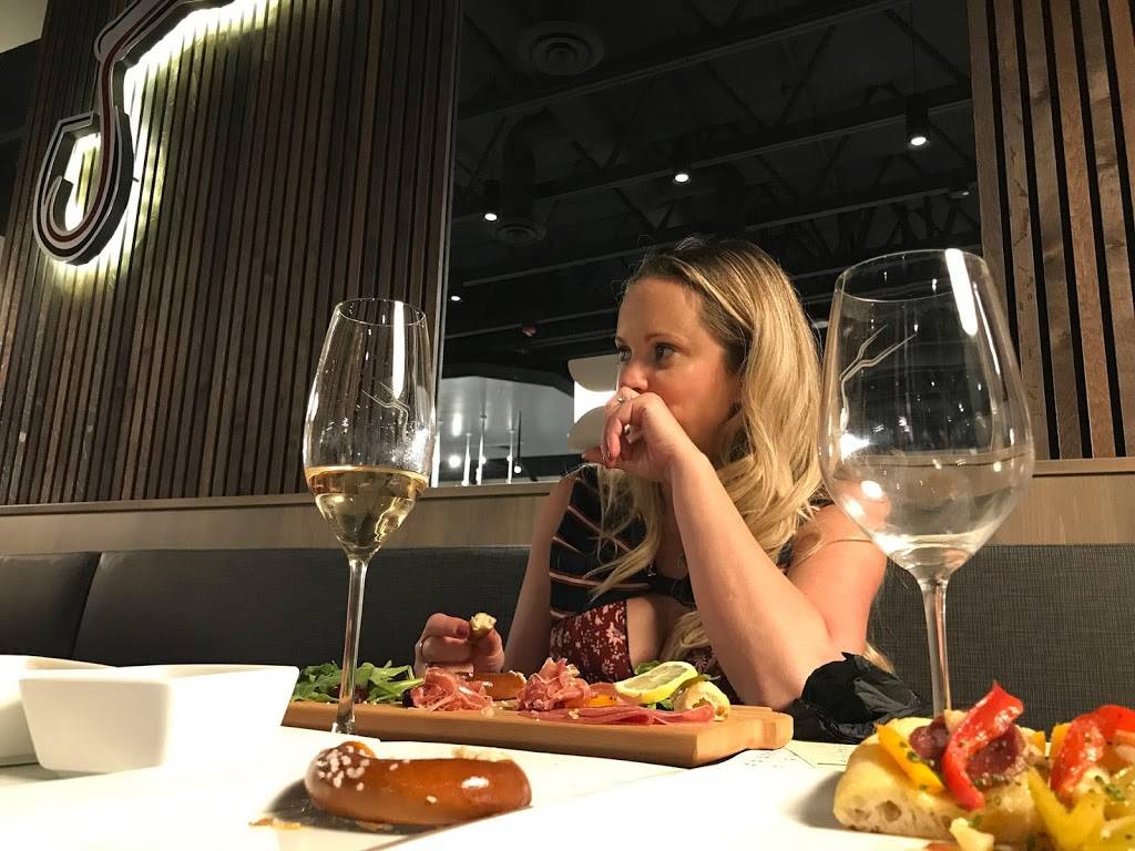 Platinum Wine Lounge | night club | 9050 Fairway Dr Suite 105, Roseville, CA 95678, USA | 9167809463 OR +1 916-780-9463