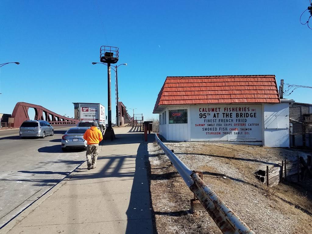 Calumet Fisheries | restaurant | 3259 E 95th St, Chicago, IL 60617, USA | 7739339855 OR +1 773-933-9855