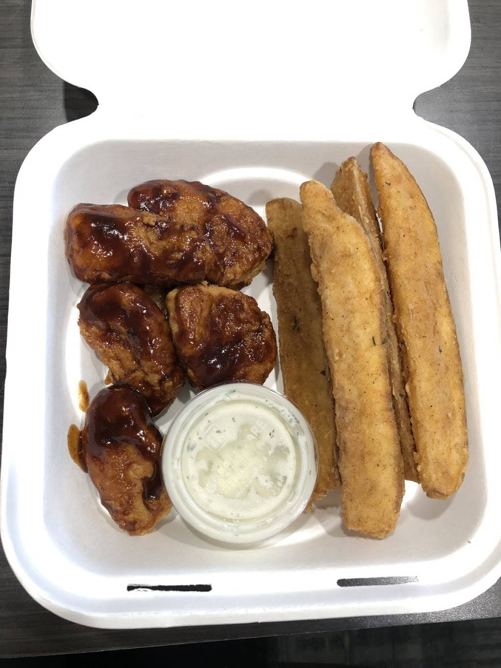 Binge Kitchen | restaurant | 121 N Fredericksburg St, San Marcos, TX 78666, USA | 5126677111 OR +1 512-667-7111