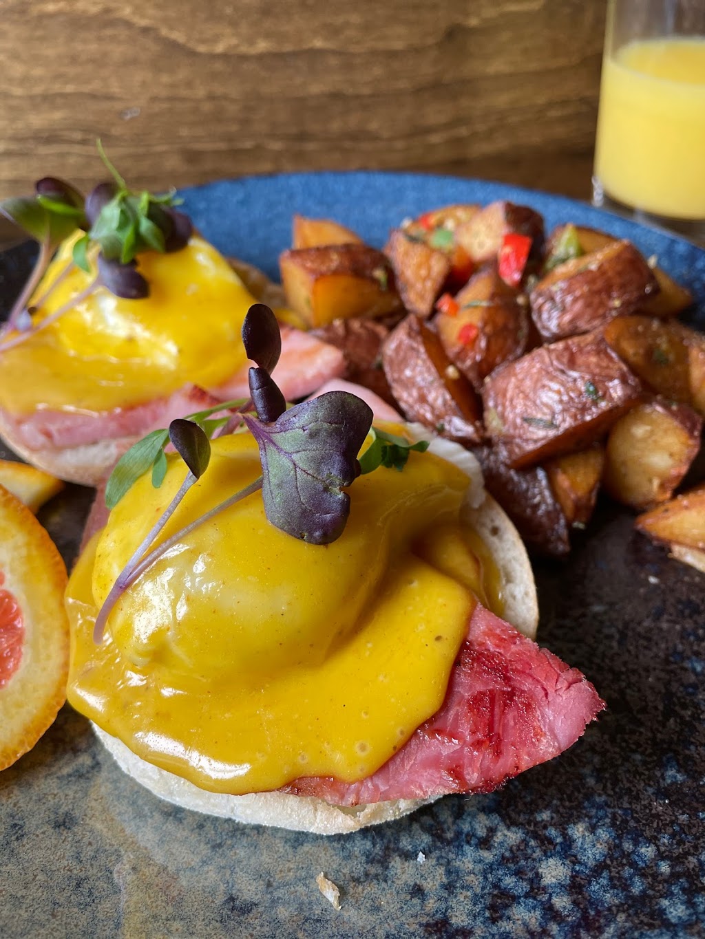 Tiffanys On Broadway | restaurant | 4645 N Broadway, Chicago, IL 60640, USA | 7732937323 OR +1 773-293-7323