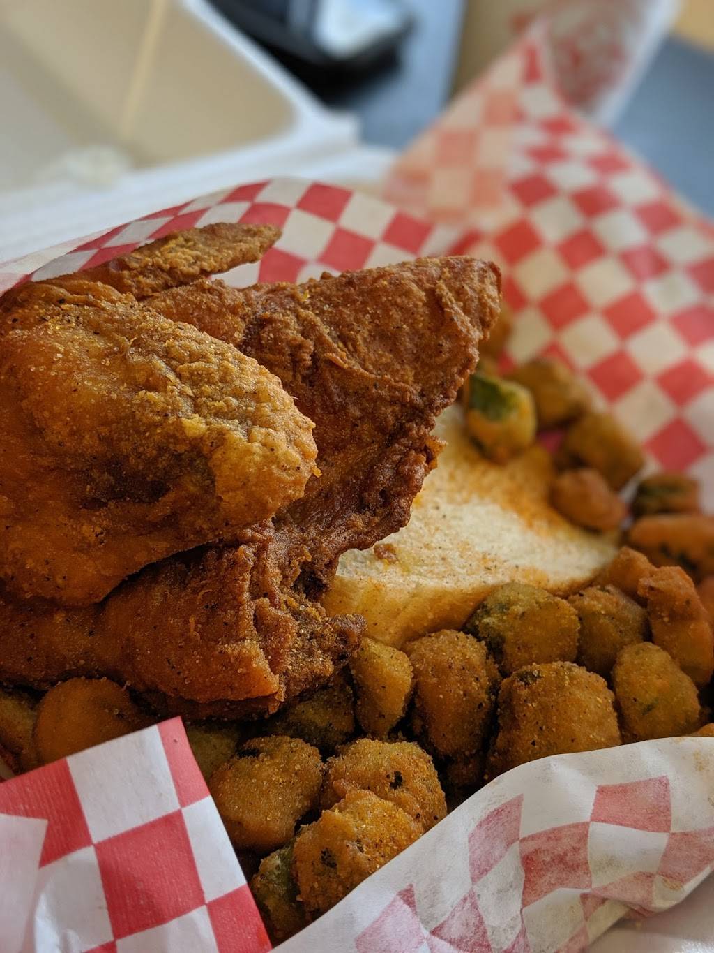 Helens Hot Chicken | restaurant | 1915 Gallatin Pike N #105, Madison, TN 37115, USA | 6152398502 OR +1 615-239-8502