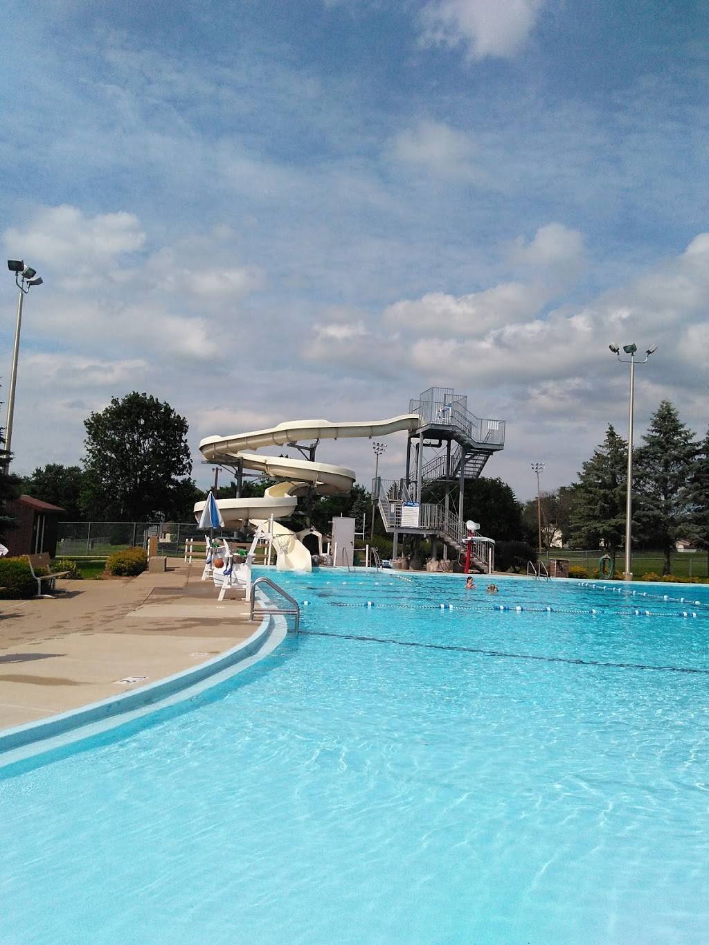 Splash Land Food Court | restaurant | 609 N Schuyler St, Lena, IL 61048, USA | 8153699165 OR +1 815-369-9165