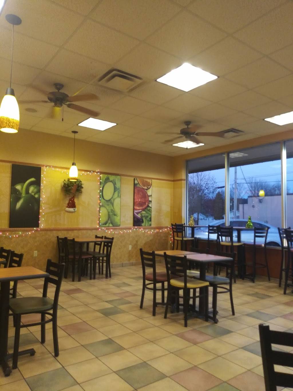 Subway | restaurant | 2 Ray Ave, Fitchburg, MA 01420, USA | 9783450138 OR +1 978-345-0138