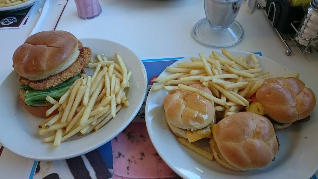 Steak n Shake | restaurant | 1000 W International Speedway Blvd, Daytona Beach, FL 32114, USA | 3862535283 OR +1 386-253-5283