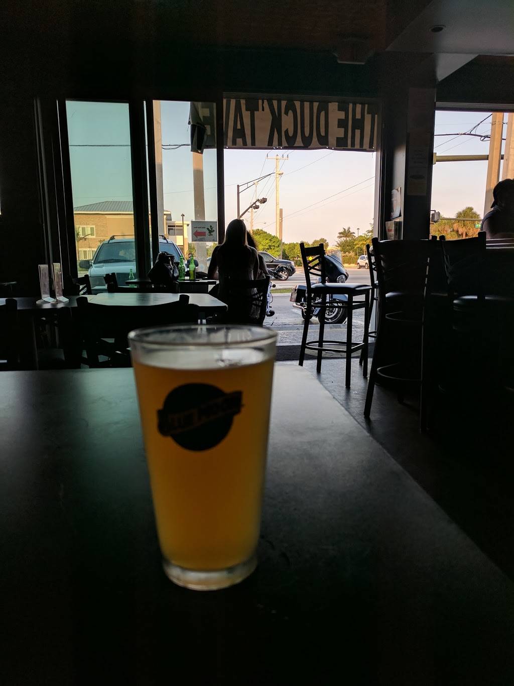 The Duck Tavern | restaurant | 5901 N Federal Hwy, Boca Raton, FL 33487, USA | 5619988288 OR +1 561-998-8288