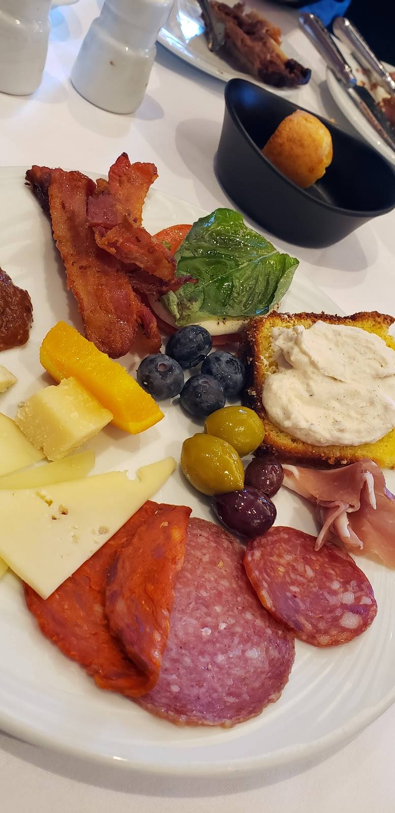 Fogo de Chão Brazilian Steakhouse | restaurant | 301 W Big Beaver Rd, Troy, MI 48084, USA | 2488171800 OR +1 248-817-1800