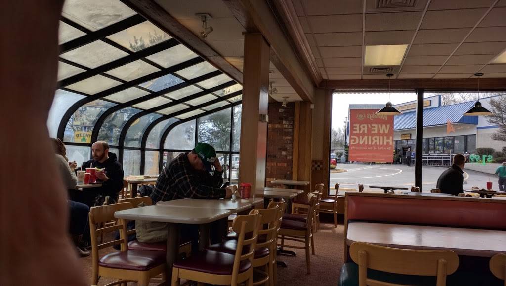 Wendys | restaurant | 2543 Rainier Ave S, Seattle, WA 98144, USA | 2067233113 OR +1 206-723-3113