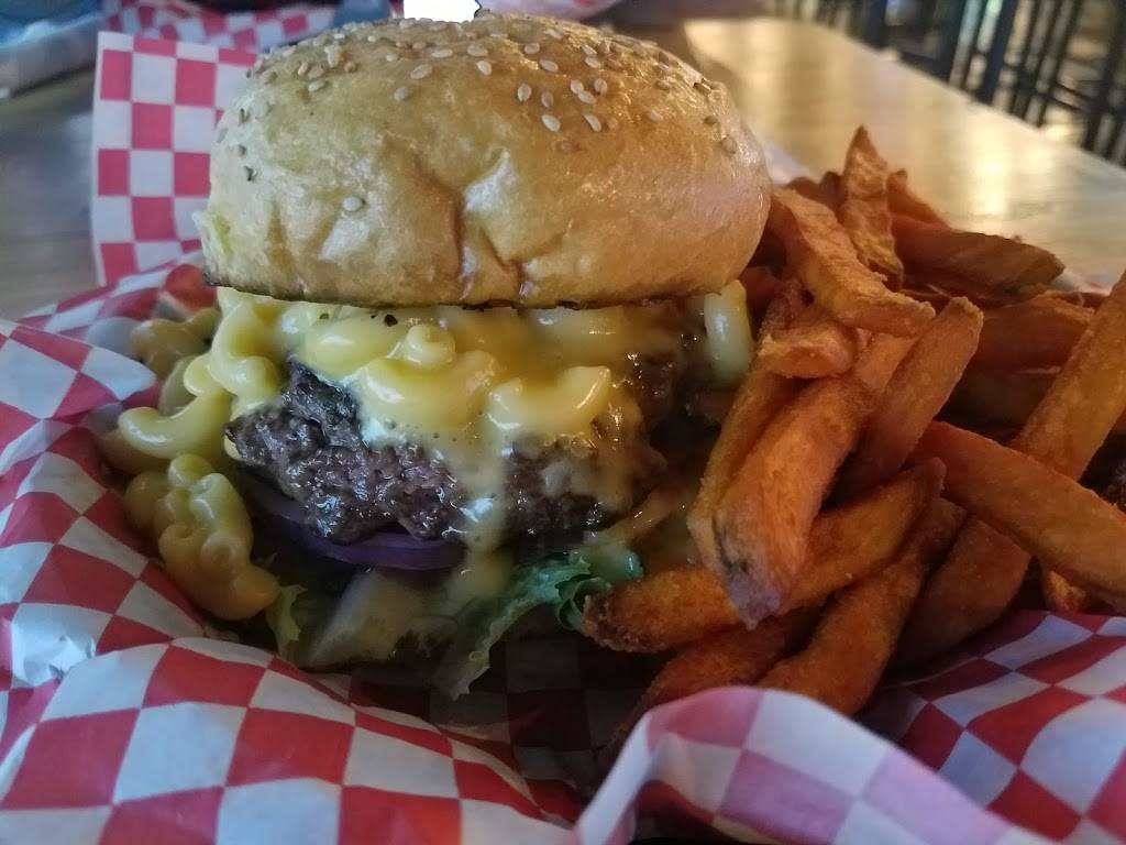 B2 Burgers and Brews | restaurant | 393 West Warner Road #121, Chandler, AZ 85225, USA | 4809174937 OR +1 480-917-4937