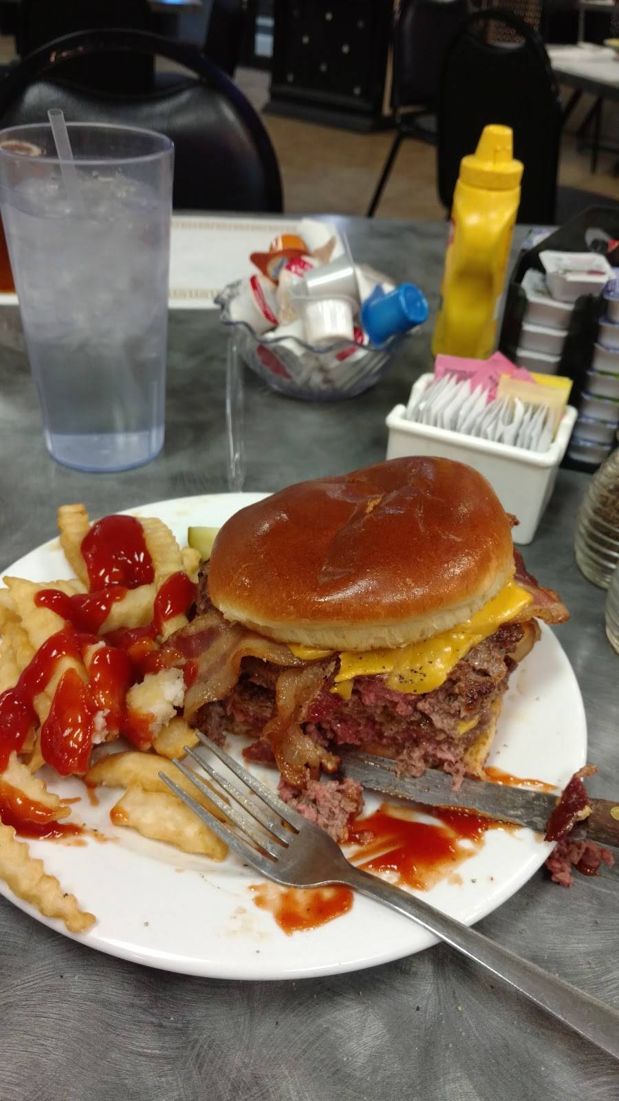 JDs Family Diner | restaurant | 1655 Mayflower Rd, Niles, MI 49120, USA | 2696970657 OR +1 269-697-0657