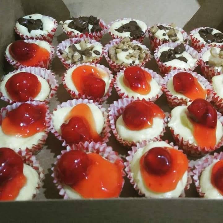 Susies Bistro & Bakery & Susie Sunshine Sweets | restaurant | 17 W Main St, Newark, OH 43055, USA | 7408994737 OR +1 740-899-4737