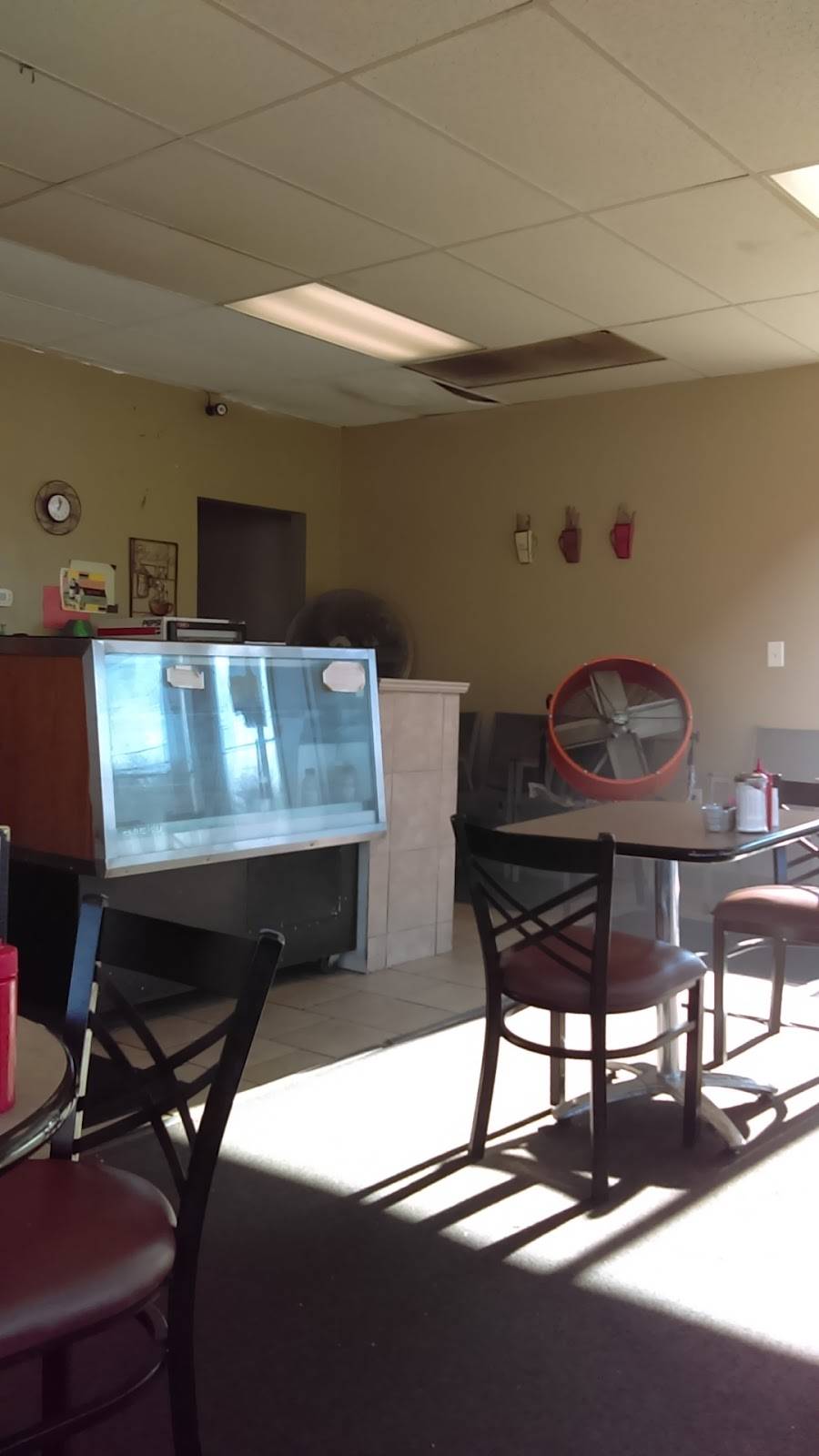 Janelles Restaurant | restaurant | 12508 St Clair Ave, Cleveland, OH 44108, USA | 2162495959 OR +1 216-249-5959