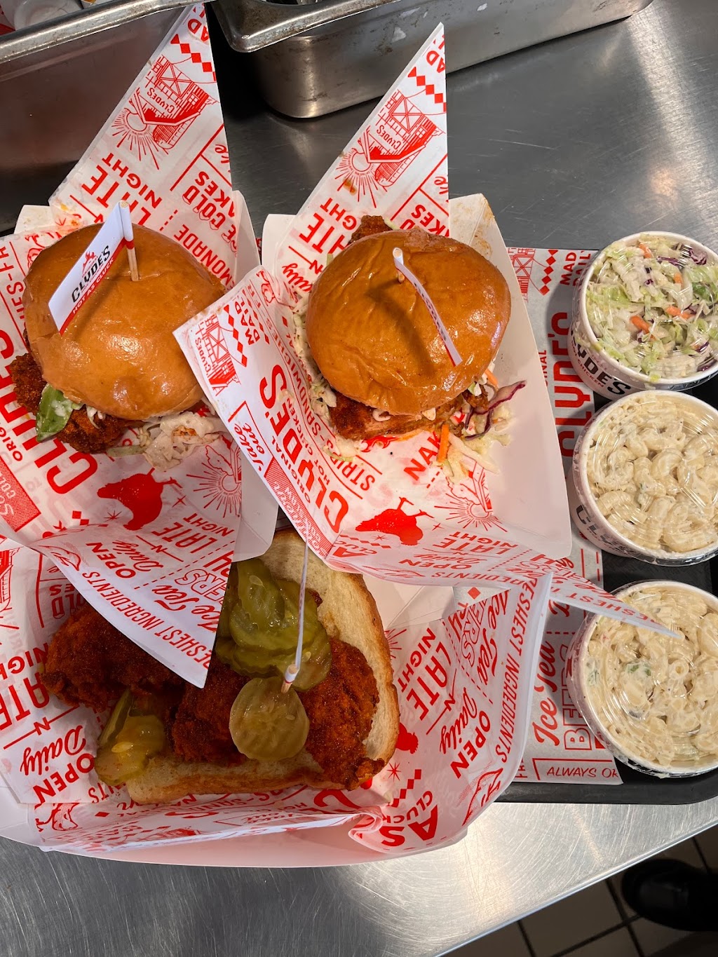 Clydes Hot Chicken | restaurant | 1804 N Tustin Ave, Santa Ana, CA 92705, USA | 7144862212 OR +1 714-486-2212