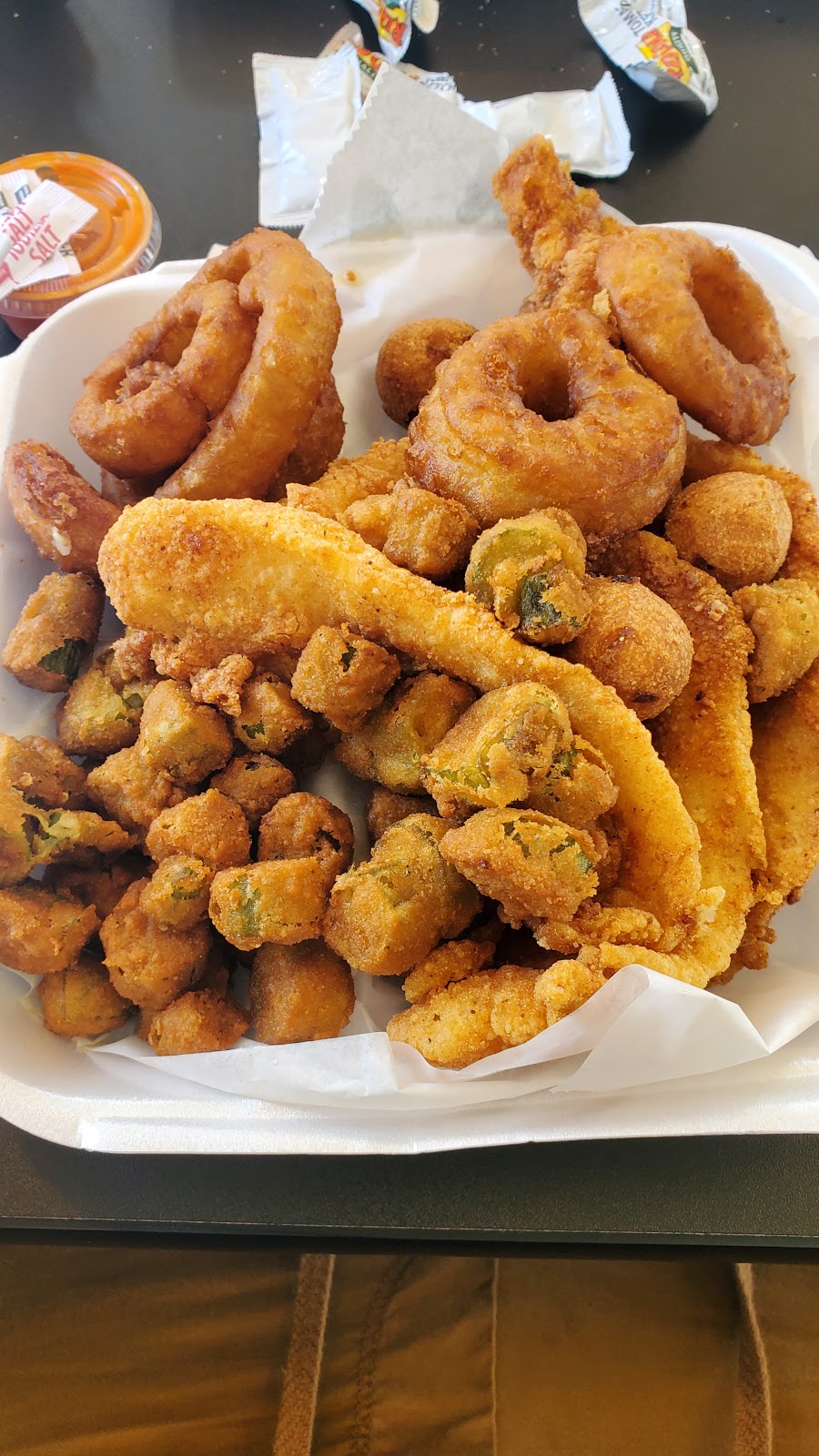 Kents Drive In | restaurant | 329 E Hill St, Thomson, GA 30824, USA | 7065952663 OR +1 706-595-2663