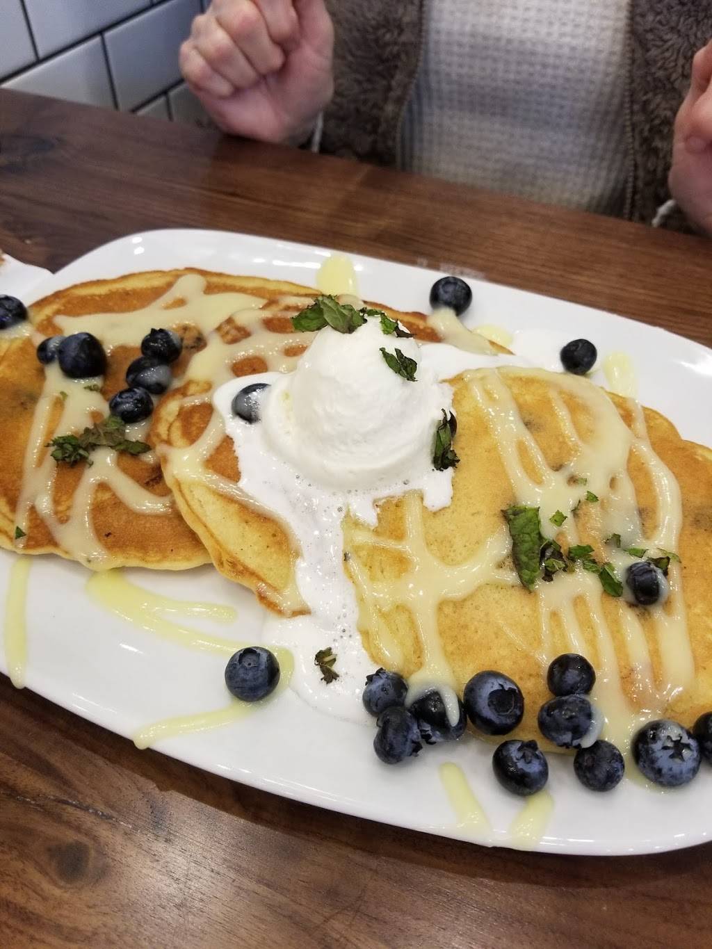 The Buttered Biscuit | restaurant | 1001 SW Regional Airport Blvd Suite 17, Bentonville, AR 72712, USA | 4793640080 OR +1 479-364-0080