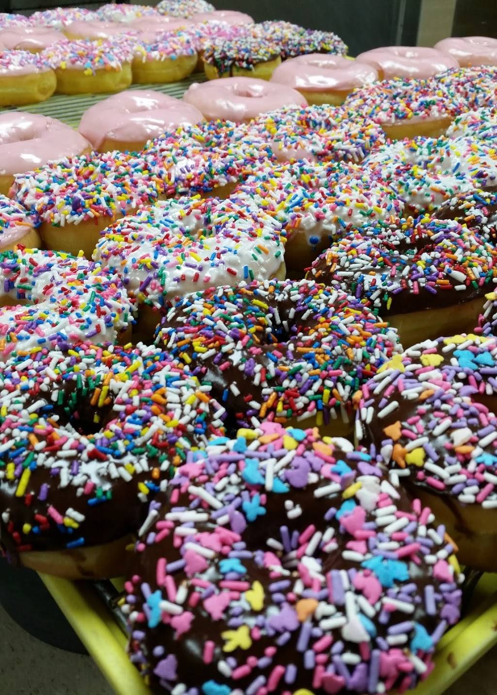 Acton Donuts | restaurant | 3101 Fall Creek Hwy, Granbury, TX 76049, USA | 8173268394 OR +1 817-326-8394