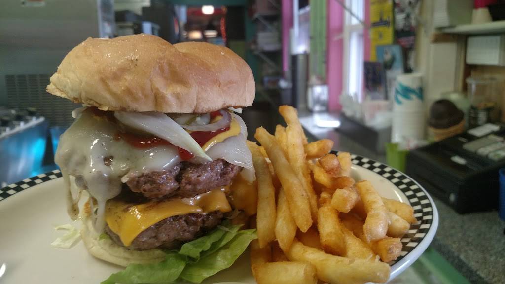 Speedtrap Diner | restaurant | 310 E Main St, Woodville, OH 43469, USA | 4198493665 OR +1 419-849-3665