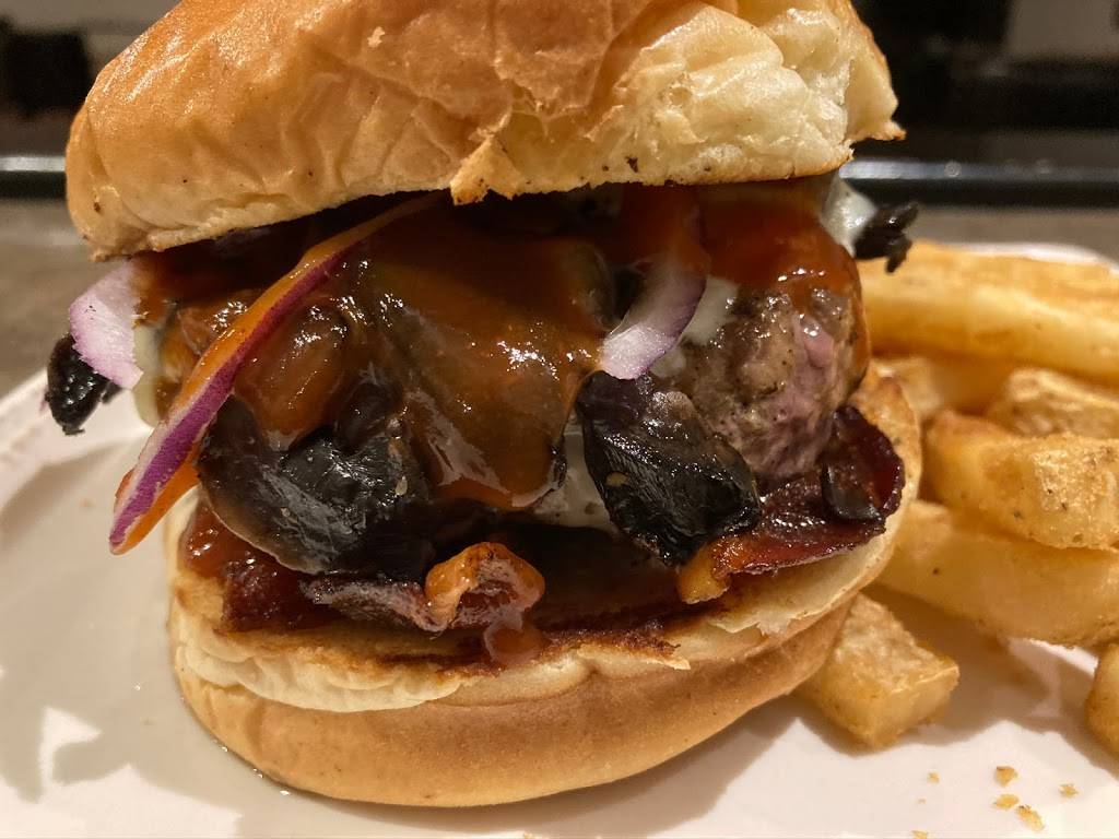 The Three Legged Pig | restaurant | S76 W17745, Janesville Rd, Muskego, WI 53150, USA | 2627102011 OR +1 262-710-2011