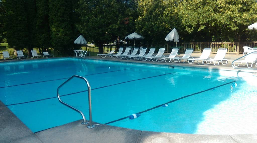 Roaring Brook Ranch & Tennis Resort | restaurant | 2206 NY-9N, Lake George, NY 12845, USA | 5186685767 OR +1 518-668-5767