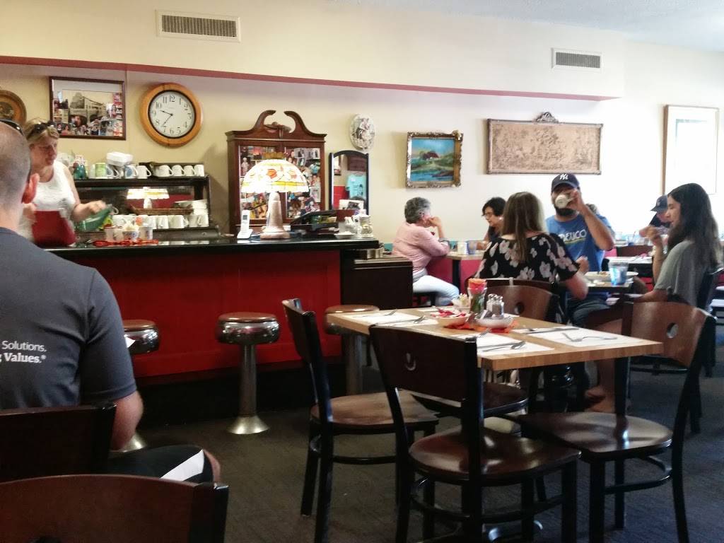 The Corner Restaurant | restaurant | 105 River St, Milford, CT 06460, USA | 2038821150 OR +1 203-882-1150