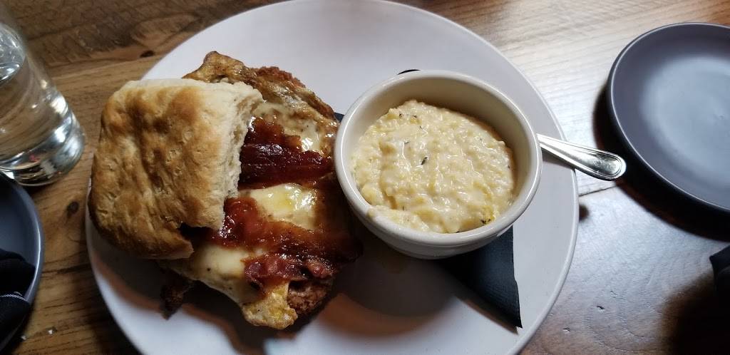 Social52 Kitchen & Craft Bar | restaurant | 2619 W Main St, Richmond, VA 23220, USA | 8043539709 OR +1 804-353-9709