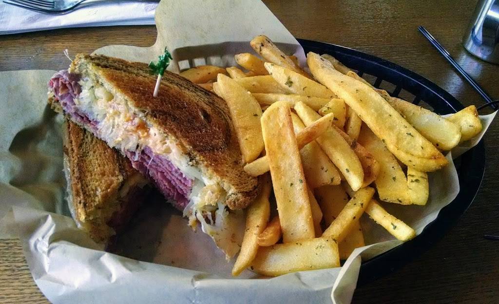 Quackers Last Stop | restaurant | 2105 W 7th Ave, Eugene, OR 97402, USA | 5414855925 OR +1 541-485-5925