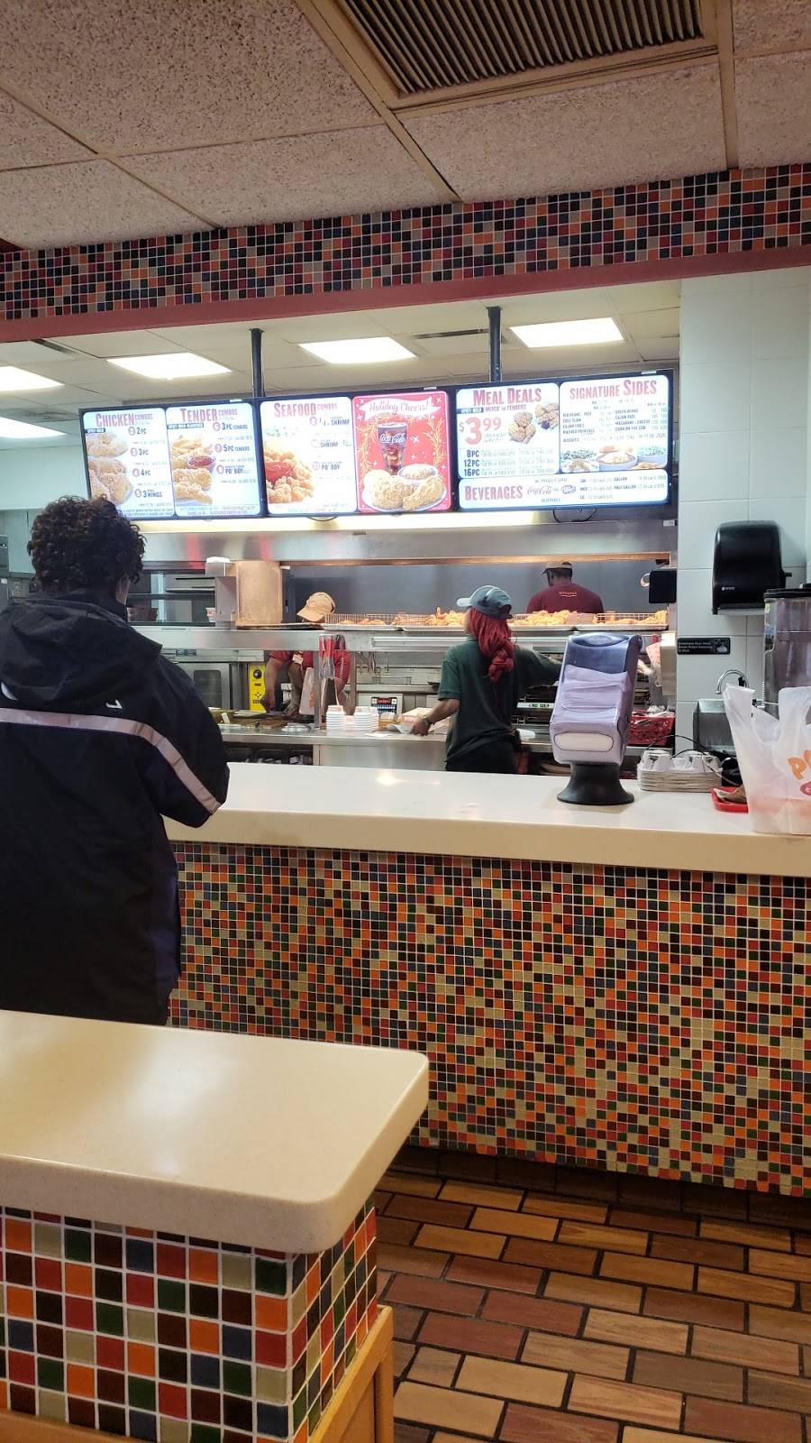 Popeyes Chicken | restaurant | 610 Madison St, Oak Park, IL 60302, USA | 7085241022 OR +1 708-524-1022