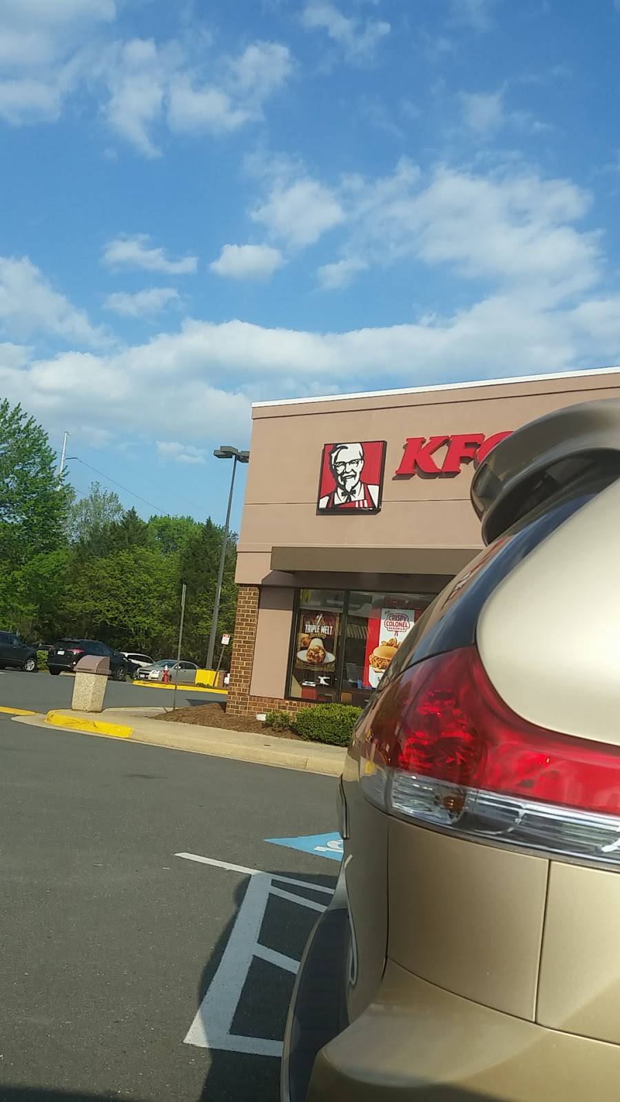 KFC | restaurant | 9402 Old Burke Lake Rd, Burke, VA 22015, USA | 7037648882 OR +1 703-764-8882