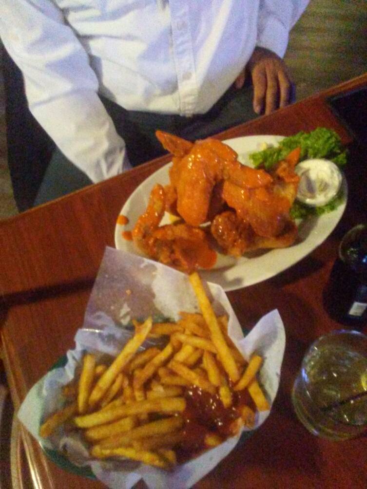 L.C.s Pub | restaurant | 605 N Main St, Caseyville, IL 62232, USA | 6188559007 OR +1 618-855-9007