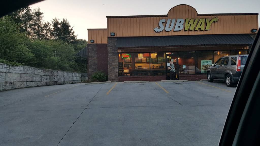 Subway | restaurant | 420 Main St W, Mt Carmel, TN 37645, USA | 4233571900 OR +1 423-357-1900