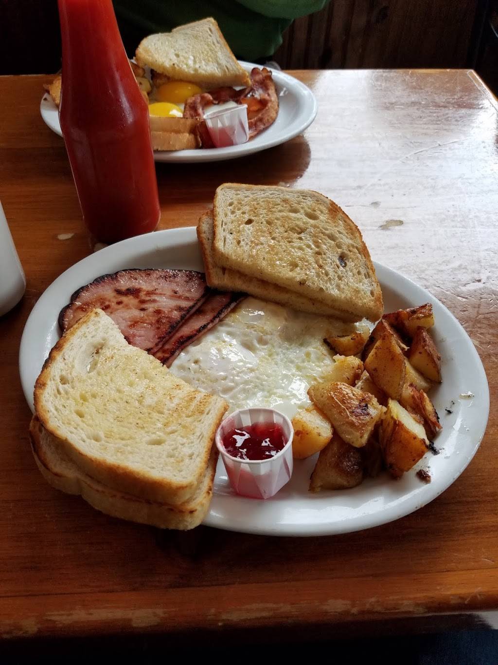 Banjos Grill | restaurant | 3 Bridge St S, Hastings, ON K0L 1Y0, Canada | 7056969898 OR +1 705-696-9898