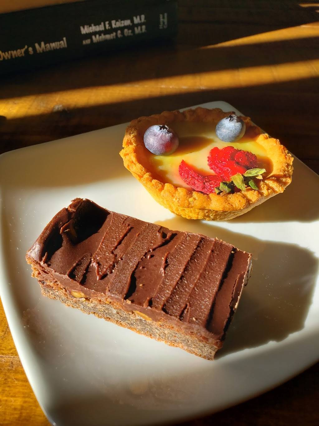 Leos Superfood Bakery & Deli | bakery | 8262 Louise Ave, Northridge, CA 91325, USA | 8189389246 OR +1 818-938-9246